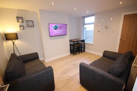 1 bedroom House share to let in Calais Road, Burton upon Trent, DE13