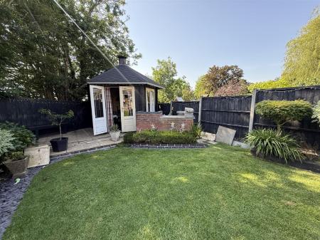 3 bedroom Semi-detached house for sale in Springfield Road, Midway, Swadlincote