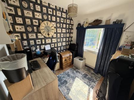 3 bedroom Semi-detached house for sale in Springfield Road, Midway, Swadlincote