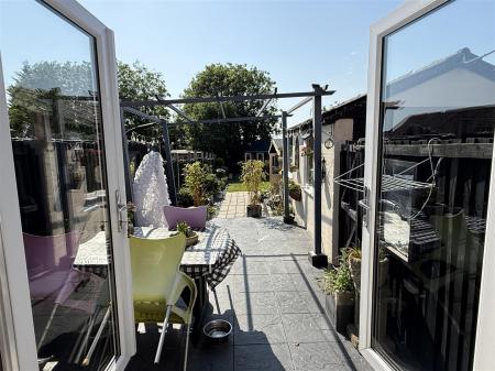 3 bedroom Semi-detached house for sale in Springfield Road, Midway, Swadlincote