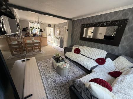3 bedroom Semi-detached house for sale in Springfield Road, Midway, Swadlincote