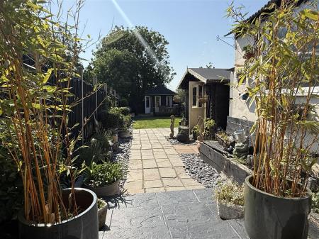 3 bedroom Semi-detached house for sale in Springfield Road, Midway, Swadlincote