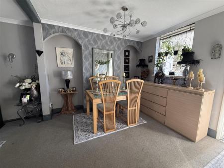 3 bedroom Semi-detached house for sale in Springfield Road, Midway, Swadlincote