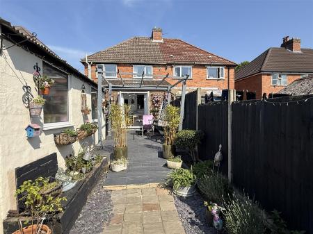 3 bedroom Semi-detached house for sale in Springfield Road, Midway, Swadlincote