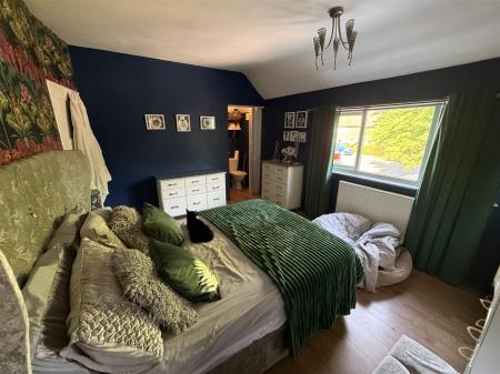 3 bedroom Semi-detached house for sale in Springfield Road, Midway, Swadlincote