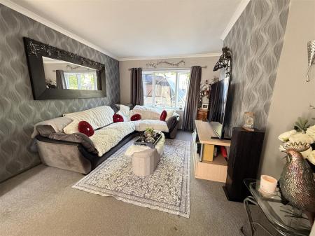 3 bedroom Semi-detached house for sale in Springfield Road, Midway, Swadlincote