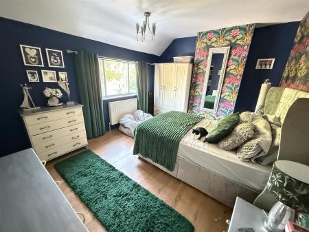 3 bedroom Semi-detached house for sale in Springfield Road, Midway, Swadlincote