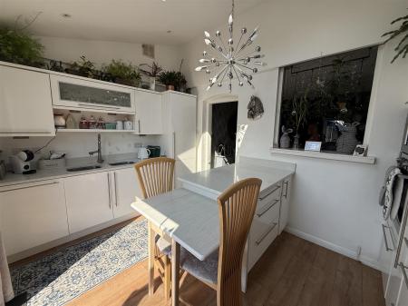 3 bedroom Semi-detached house for sale in Springfield Road, Midway, Swadlincote