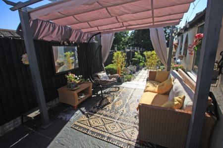 3 bedroom Semi-detached house for sale in Springfield Road, Midway