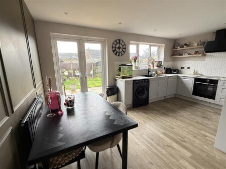 3 bedroom Semi-detached house for sale in Best Avenue, Burton-On-Trent