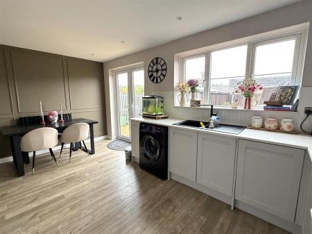 3 bedroom Semi-detached house for sale in Best Avenue, Burton-On-Trent