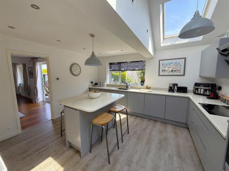4 bedroom Detached bungalow for sale in Alderbrook Close, Rolleston-On-Dove, Burton-On-Trent