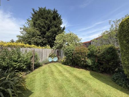 4 bedroom Detached bungalow for sale in Alderbrook Close, Rolleston-On-Dove, Burton-On-Trent