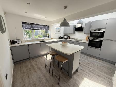 4 bedroom Detached bungalow for sale in Alderbrook Close, Rolleston-On-Dove, Burton-On-Trent