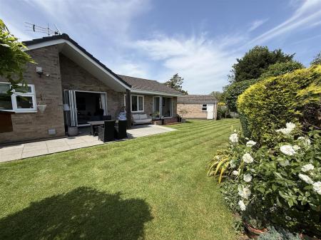 4 bedroom Detached bungalow for sale in Alderbrook Close, Rolleston-On-Dove, Burton-On-Trent