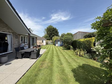 4 bedroom Detached bungalow for sale in Alderbrook Close, Rolleston-On-Dove, Burton-On-Trent