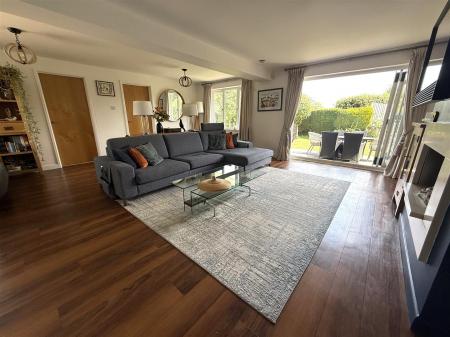 4 bedroom Detached bungalow for sale in Alderbrook Close, Rolleston-On-Dove, Burton-On-Trent