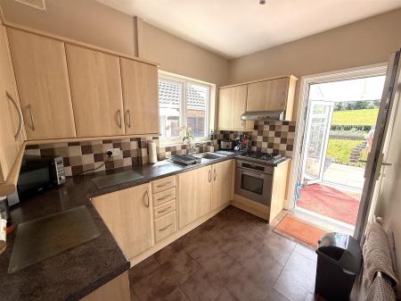 3 bedroom Semi-detached house for sale in Forest Road, Burton-On-Trent