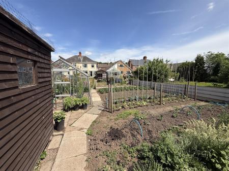 3 bedroom Semi-detached house for sale in Forest Road, Burton-On-Trent