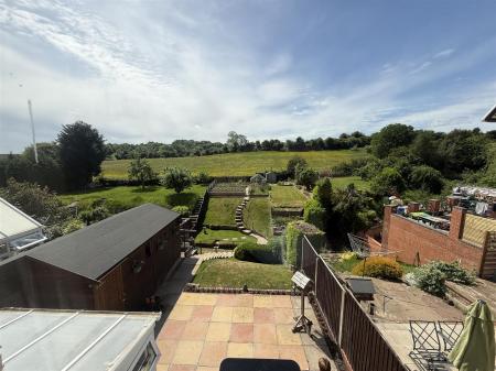 3 bedroom Semi-detached house for sale in Forest Road, Burton-On-Trent