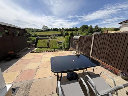 3 bedroom Semi-detached house for sale in Forest Road, Burton-On-Trent