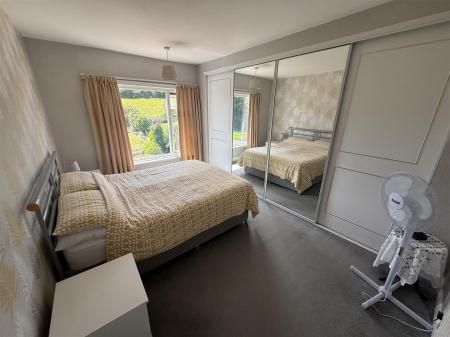 3 bedroom Semi-detached house for sale in Forest Road, Burton-On-Trent