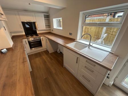 2 bedroom House to let in Wetmore Road, Burton upon Trent, DE14