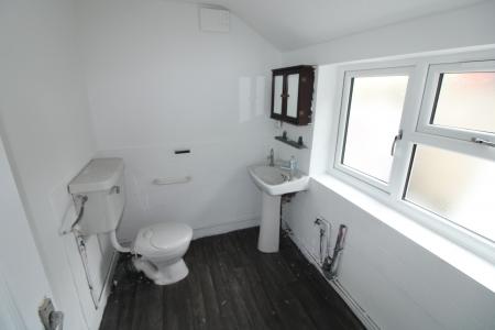 2 bedroom House to let in Ash Street, Staffordshire, Burton upon Trent, DE14