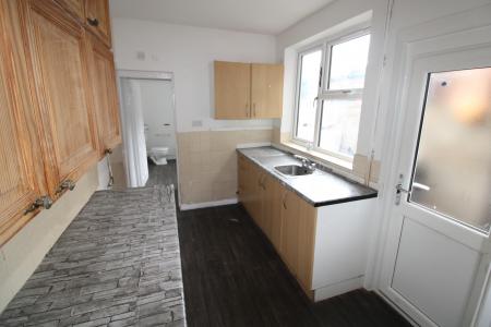 2 bedroom House to let in Ash Street, Staffordshire, Burton upon Trent, DE14