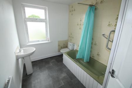 2 bedroom House to let in Ash Street, Staffordshire, Burton upon Trent, DE14