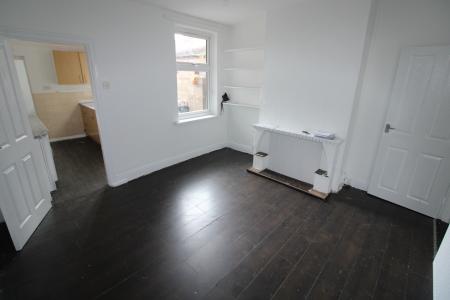 2 bedroom House to let in Ash Street, Staffordshire, Burton upon Trent, DE14