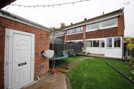 3 bedroom Terraced House to let in Harper Court, Staffordshire, Burton upon Trent, DE13