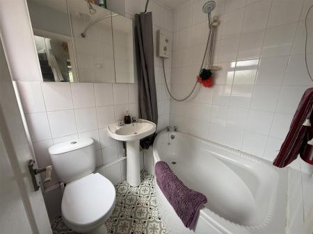 3 bedroom Semi-detached house for sale in Fairham Road, Stretton, Burton-On-Trent