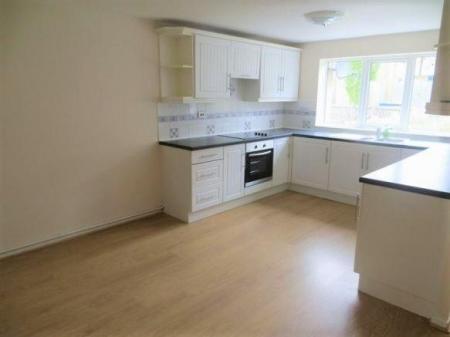 3 bedroom Terraced House to let in Chapelon, Staffordshire, Tamworth, B77