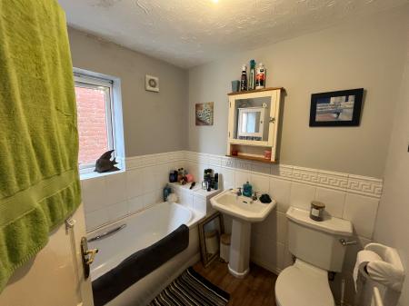 3 bedroom Detached house to let in Marlow Drive, Branston, DE14
