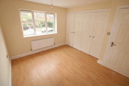 4 bedroom Detached house to let in Bretby Hollow, Newhall, DE11