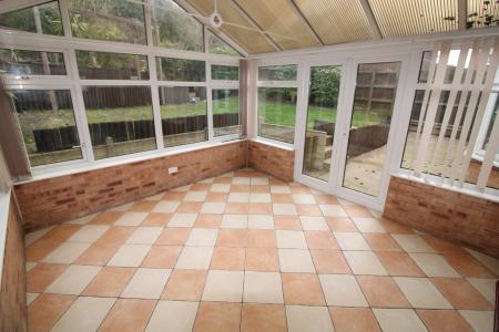 4 bedroom Detached house to let in Bretby Hollow, Newhall, DE11