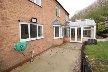 4 bedroom Detached house to let in Bretby Hollow, Newhall, DE11