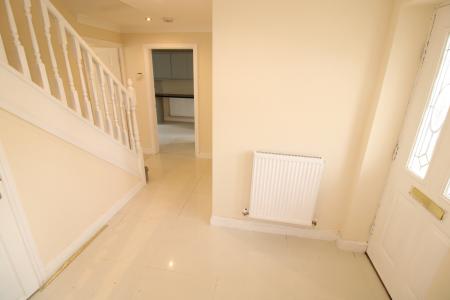 4 bedroom Detached house to let in Bretby Hollow, Newhall, DE11