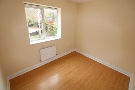 4 bedroom Detached house to let in Bretby Hollow, Newhall, DE11