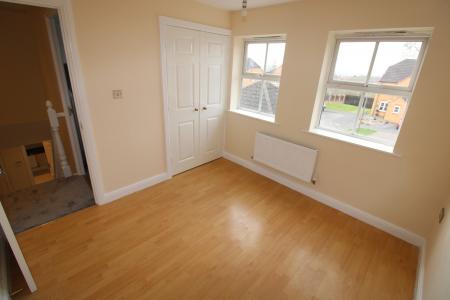 4 bedroom Detached house to let in Bretby Hollow, Newhall, DE11