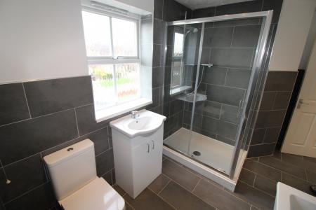 4 bedroom Detached house to let in Bretby Hollow, Newhall, DE11