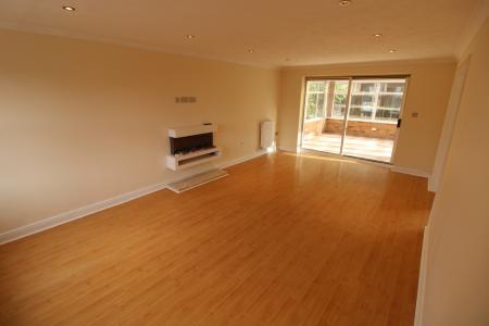4 bedroom Detached house to let in Bretby Hollow, Newhall, DE11
