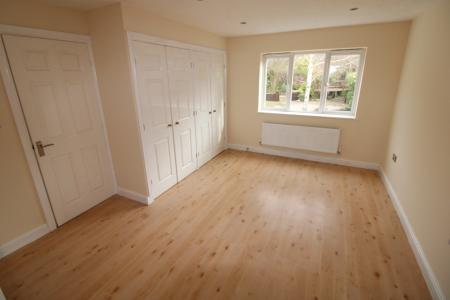 4 bedroom Detached house to let in Bretby Hollow, Newhall, DE11
