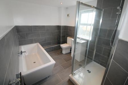 4 bedroom Detached house to let in Bretby Hollow, Newhall, DE11