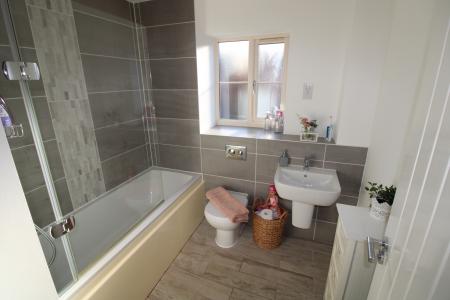 3 bedroom Detached house to let in Bittern View, Derbyshire, Willington, DE65