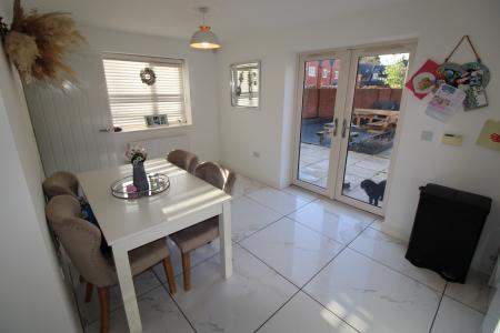 3 bedroom Detached house to let in Bittern View, Derbyshire, Willington, DE65