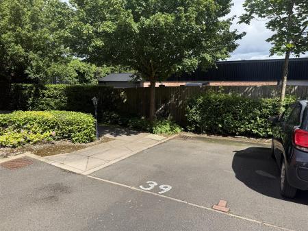 1 bedroom Apartment for sale in Hendeley Court, Burton-On-Trent