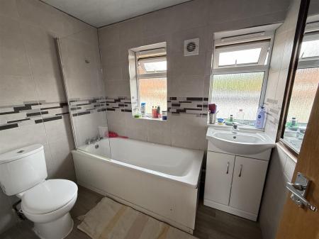 4 bedroom Semi-detached house for sale in Shakespeare Road, Burton Upon Trent