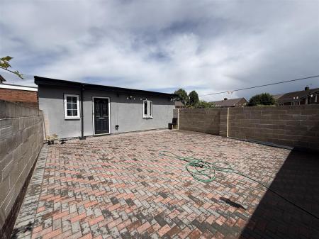 4 bedroom Semi-detached house for sale in Shakespeare Road, Burton Upon Trent